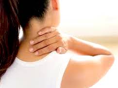 Curare la cervicalgia con agopuntura e osteopatia